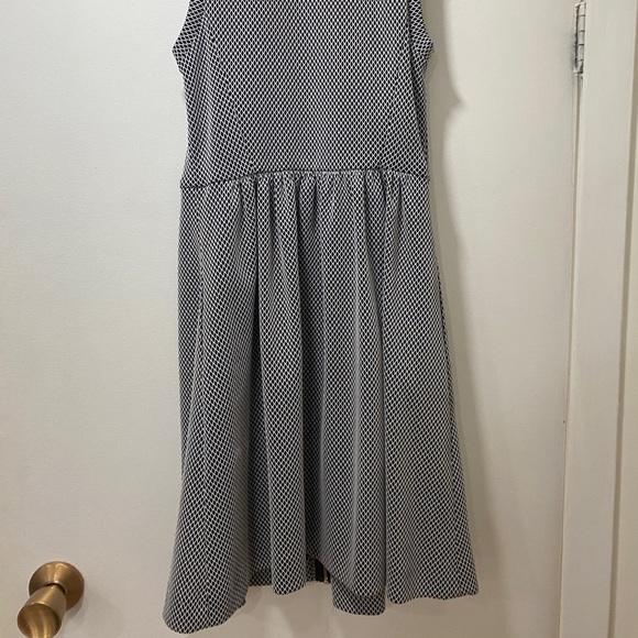 Sandro white and black summer dress with great neck - Picture 4 of 4